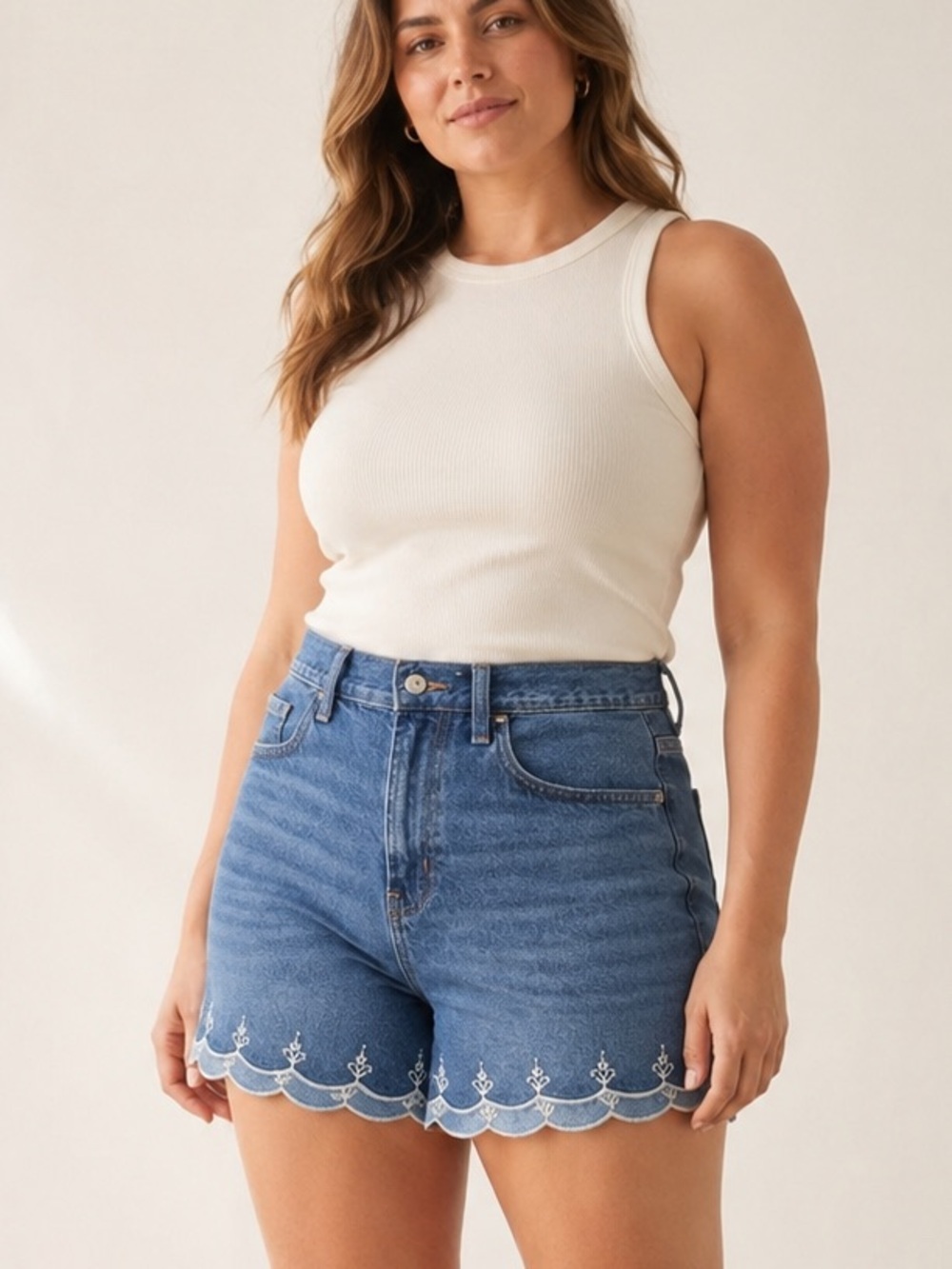 Old Navy Embroidered Scallop Hem Denim Shorts Size 10